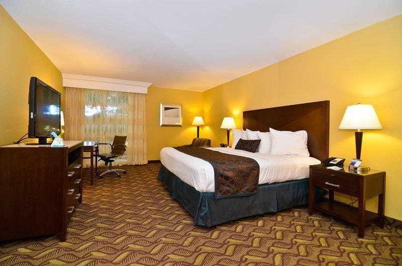 Clarion Inn & Suites Roswell Exteriör bild