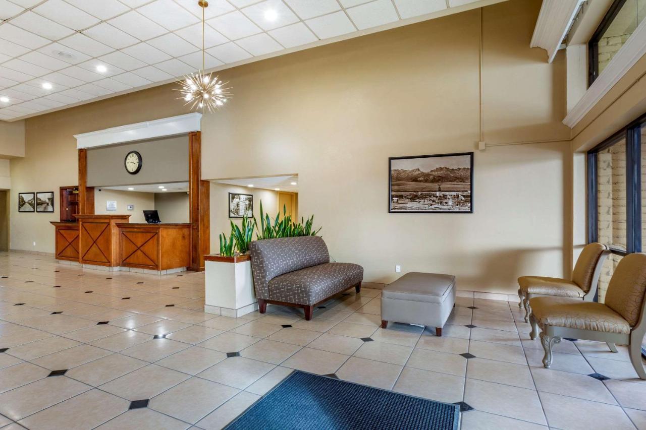 Clarion Inn & Suites Roswell Exteriör bild