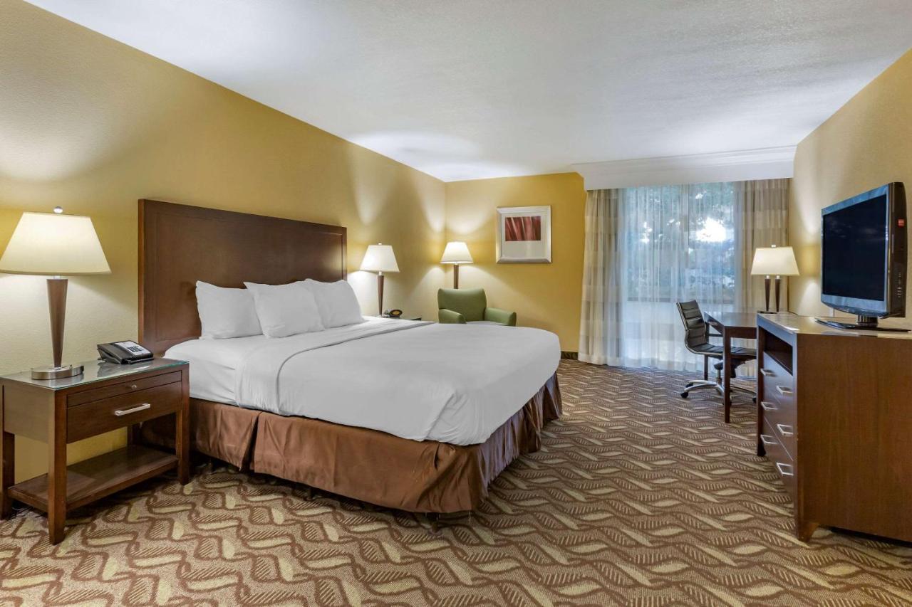 Clarion Inn & Suites Roswell Exteriör bild