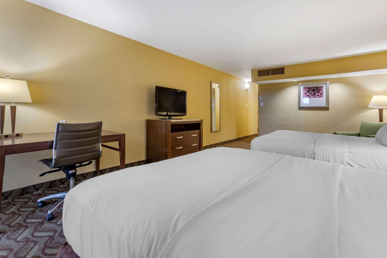 Clarion Inn & Suites Roswell Exteriör bild