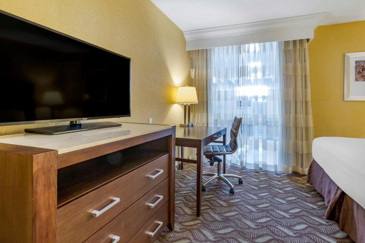 Clarion Inn & Suites Roswell Exteriör bild