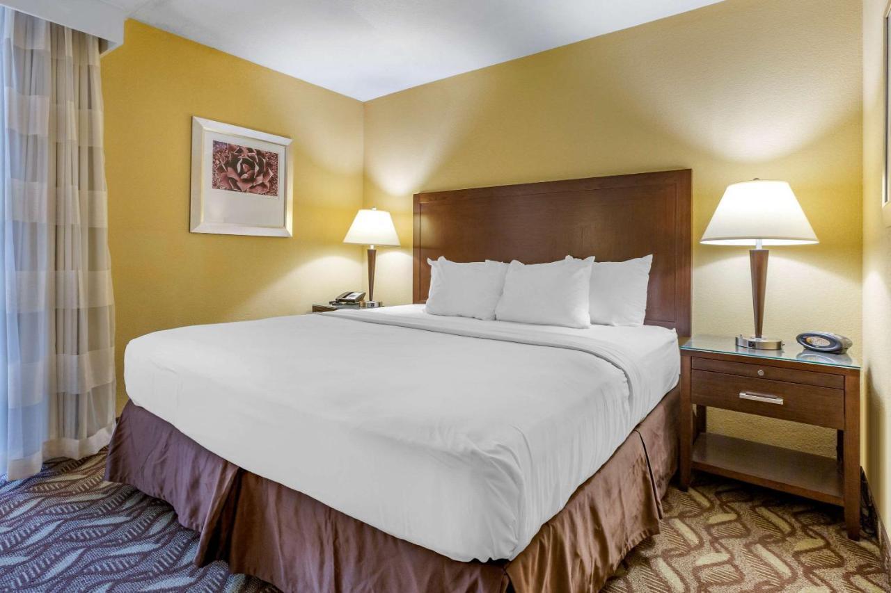 Clarion Inn & Suites Roswell Exteriör bild
