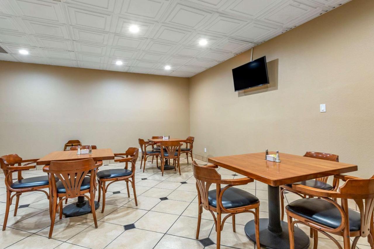 Clarion Inn & Suites Roswell Exteriör bild