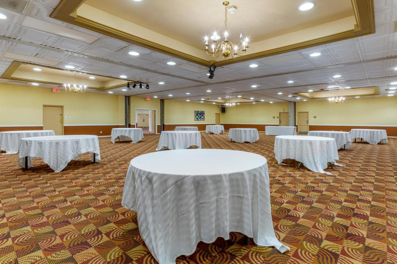 Clarion Inn & Suites Roswell Exteriör bild