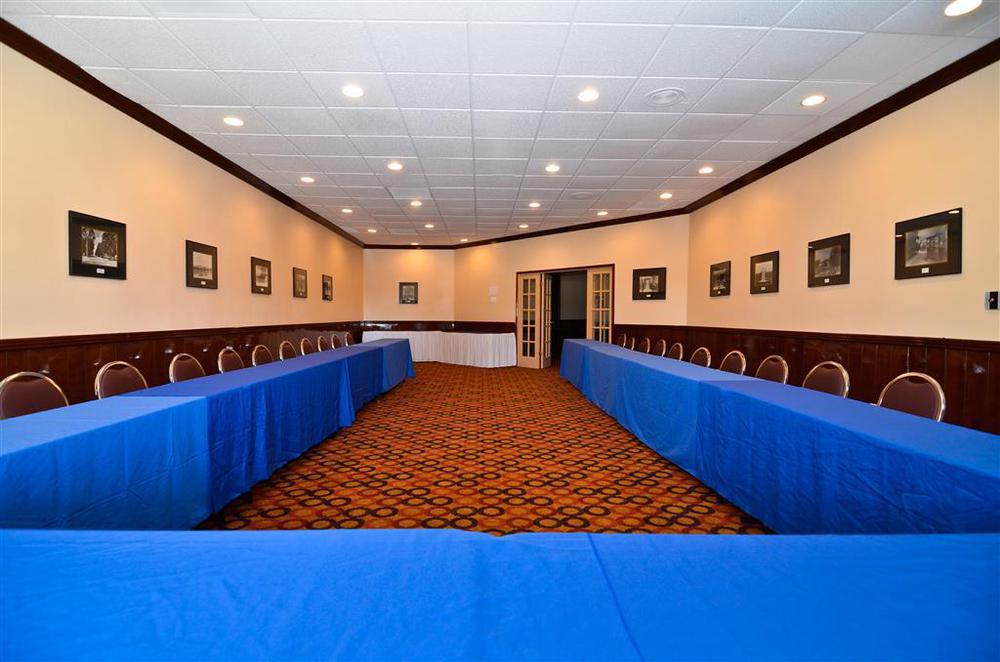 Clarion Inn & Suites Roswell Business bild